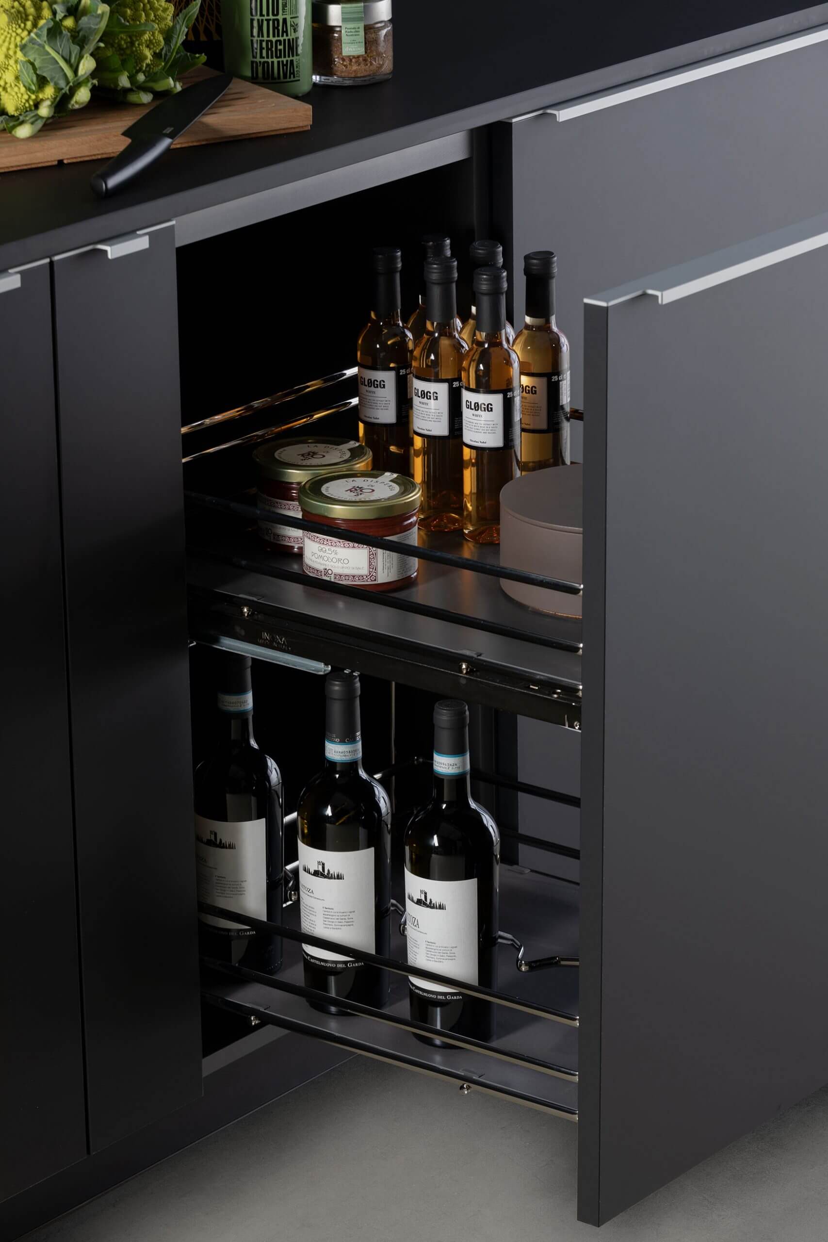 Oval-titanium wire pull out rack