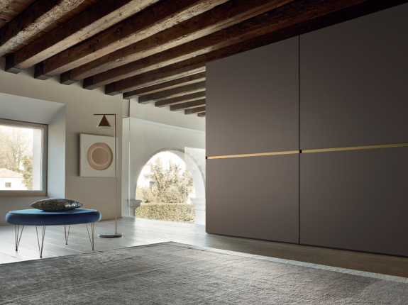 HORIZONTAL : €9,090 (未稅)